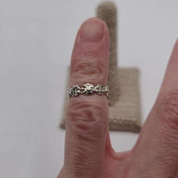 Size 2.75 Sterling Silver Dainty Flower Band Ring A3345 - Picture 2 of 7